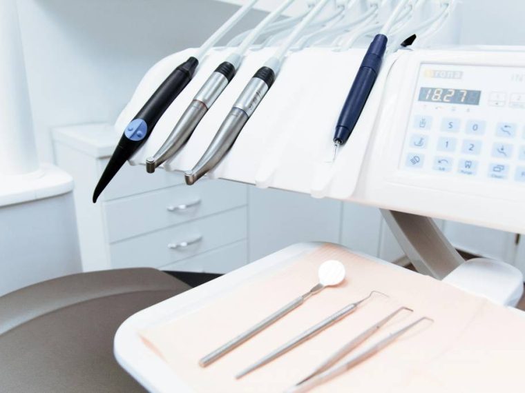 Comment choisir un dentiste de garde fiable à Marseille