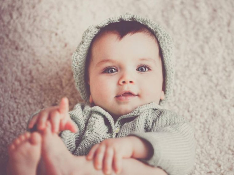 Différences entre croûtes de lait et autres affections du cuir chevelu