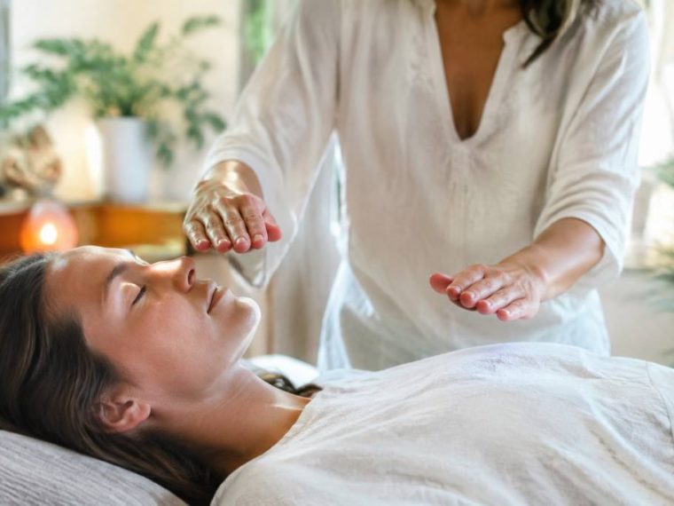 Formation reiki : bien choisir son parcours pour apprendre et pratiquer sereinement