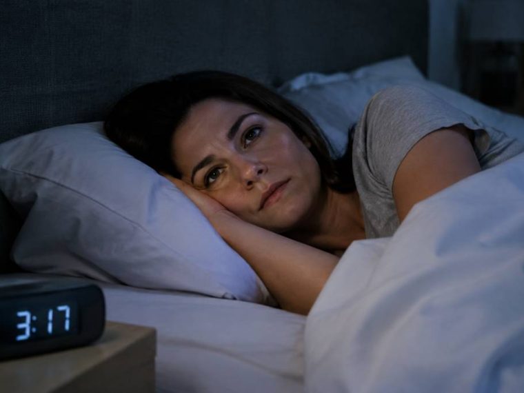 Sommeil haché : causes, conséquences et solutions pour mieux dormir
